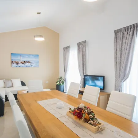 Lavanda, A Luxury With Private Pool, 2km To * Ubasico