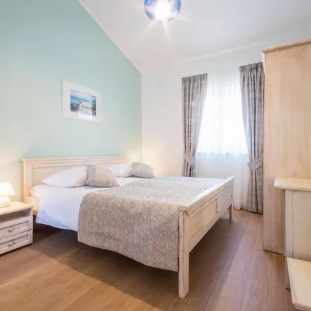 Holiday home Lavanda, A Luxury With Private Pool, 2km To