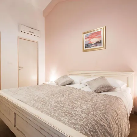 Holiday home Lavanda, A Luxury With Private Pool, 2km To