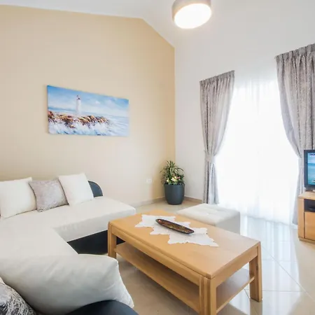 Дом отдыха Lavanda, A Luxury With Private Pool, 2km To Ubasico