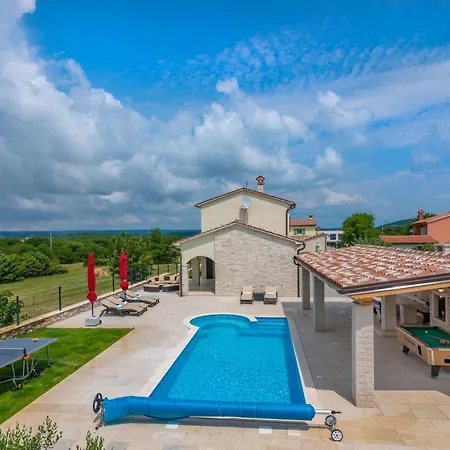 Holiday home Lavanda, A Luxury With Private Pool, 2km To *