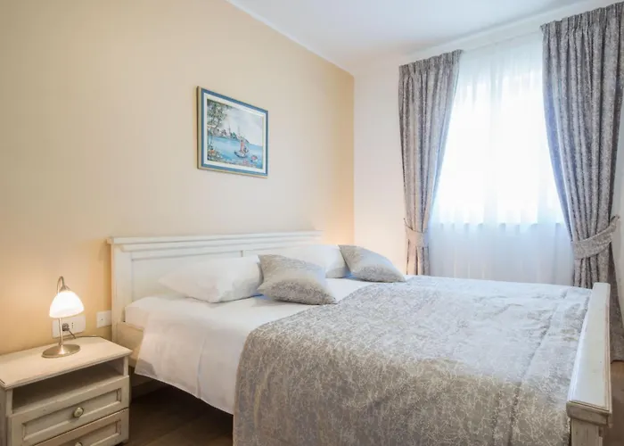 Lavanda, A Luxury With Private Pool, 2km To Dom wakacyjny *