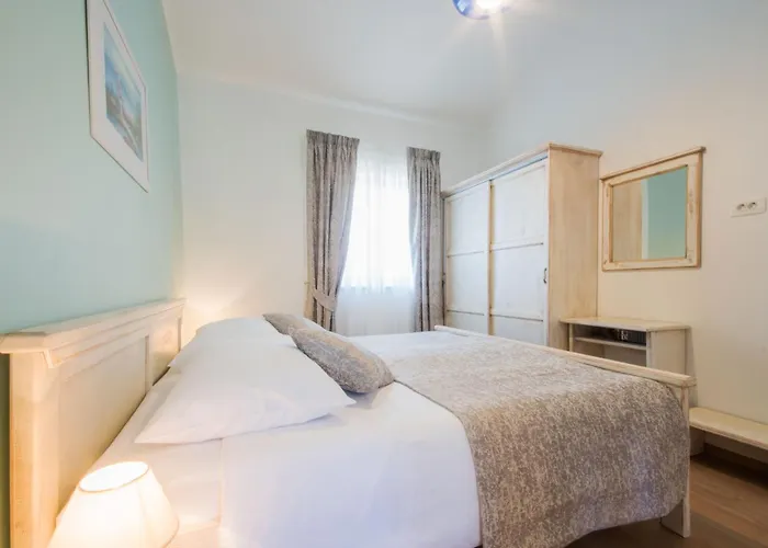 Dom wakacyjny Lavanda, A Luxury With Private Pool, 2km To Ubasico