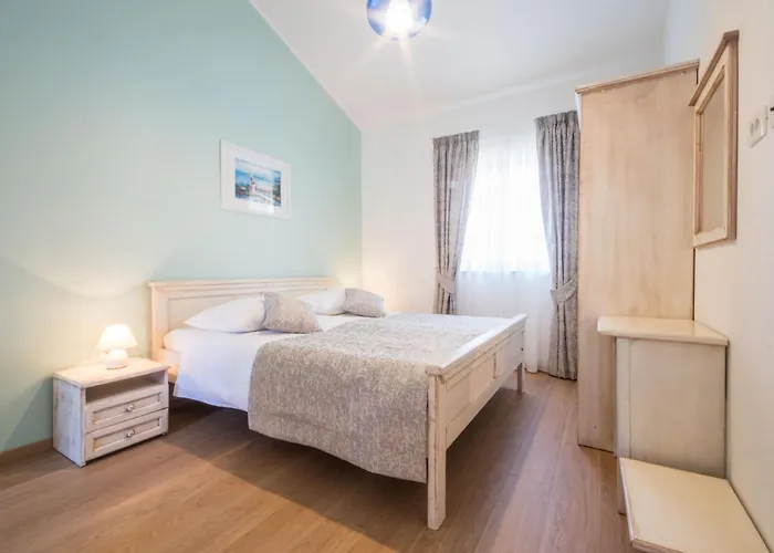 Dom wakacyjny Lavanda, A Luxury With Private Pool, 2km To