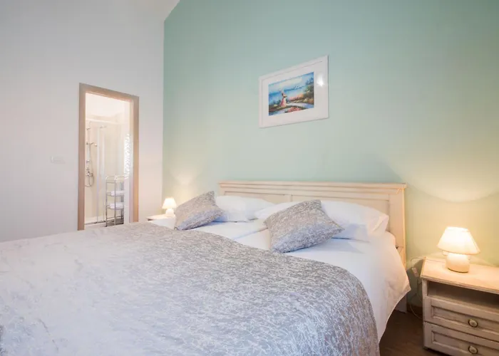 Lavanda, A Luxury With Private Pool, 2km To Dom wakacyjny *