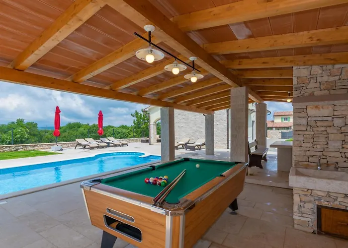 Lavanda, A Luxury With Private Pool, 2km To Dom wakacyjny Ubasico