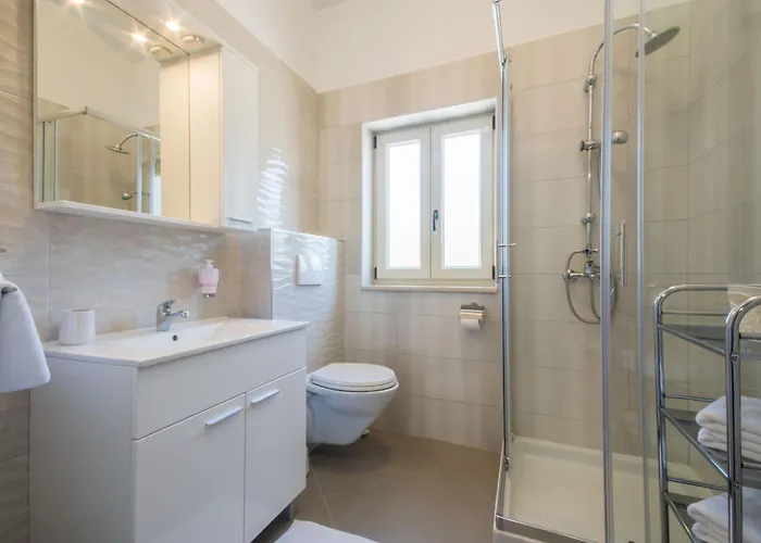 Dom wakacyjny Lavanda, A Luxury With Private Pool, 2km To Ubasico